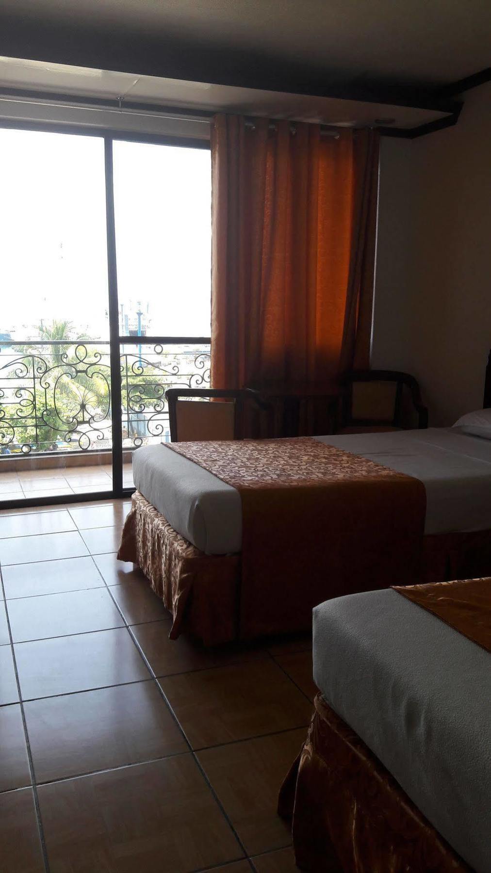 Don Felipe Hotel Ormoc Bagian luar foto