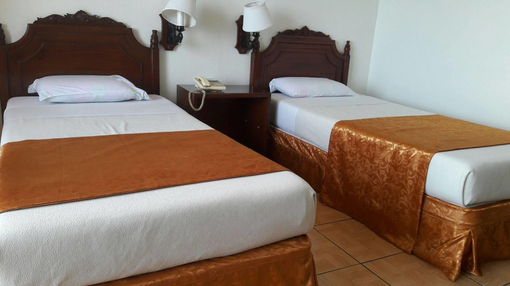 Don Felipe Hotel Ormoc Bagian luar foto